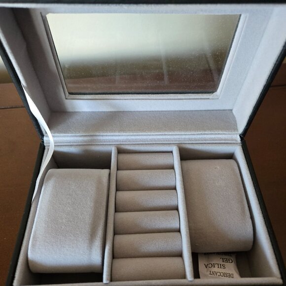 Faux leather jewelery case - Picture 4 of 5